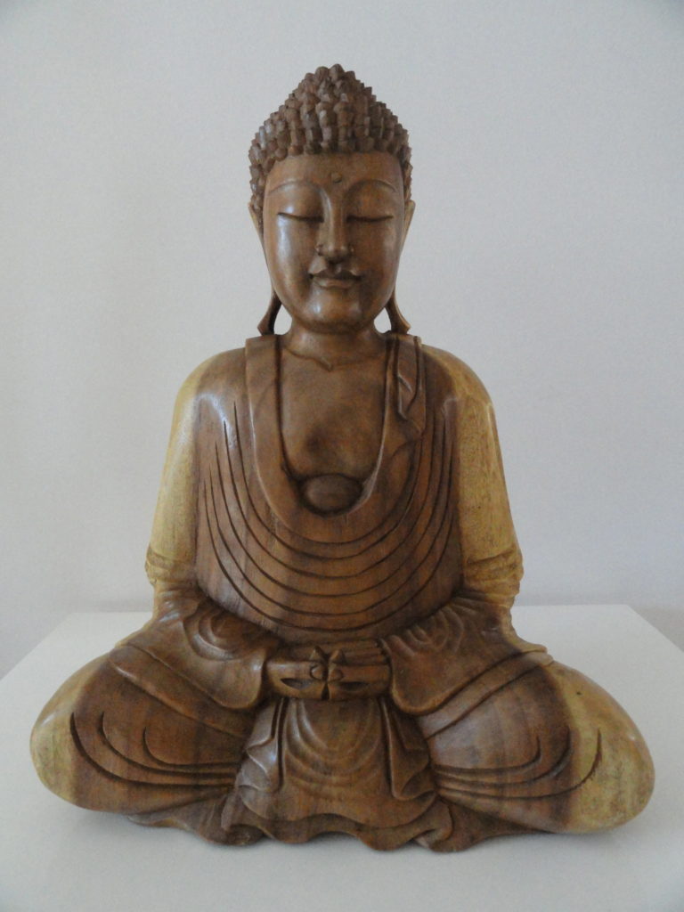 Statue bouddha rieur assis en bois de Suar 30cm - LES TRESORS DE BALI