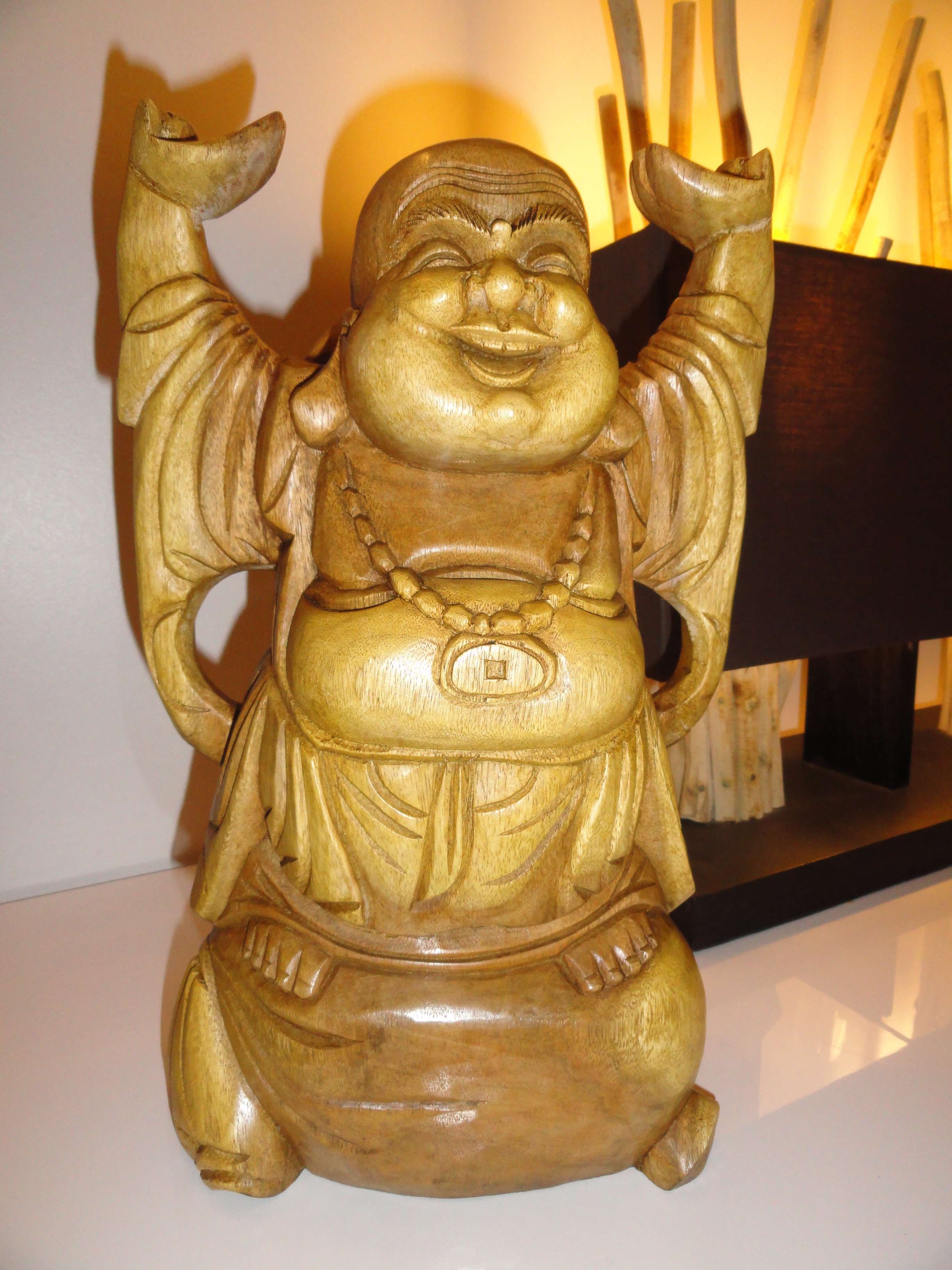 Bouddha en bois de suar sculpté 50 cm